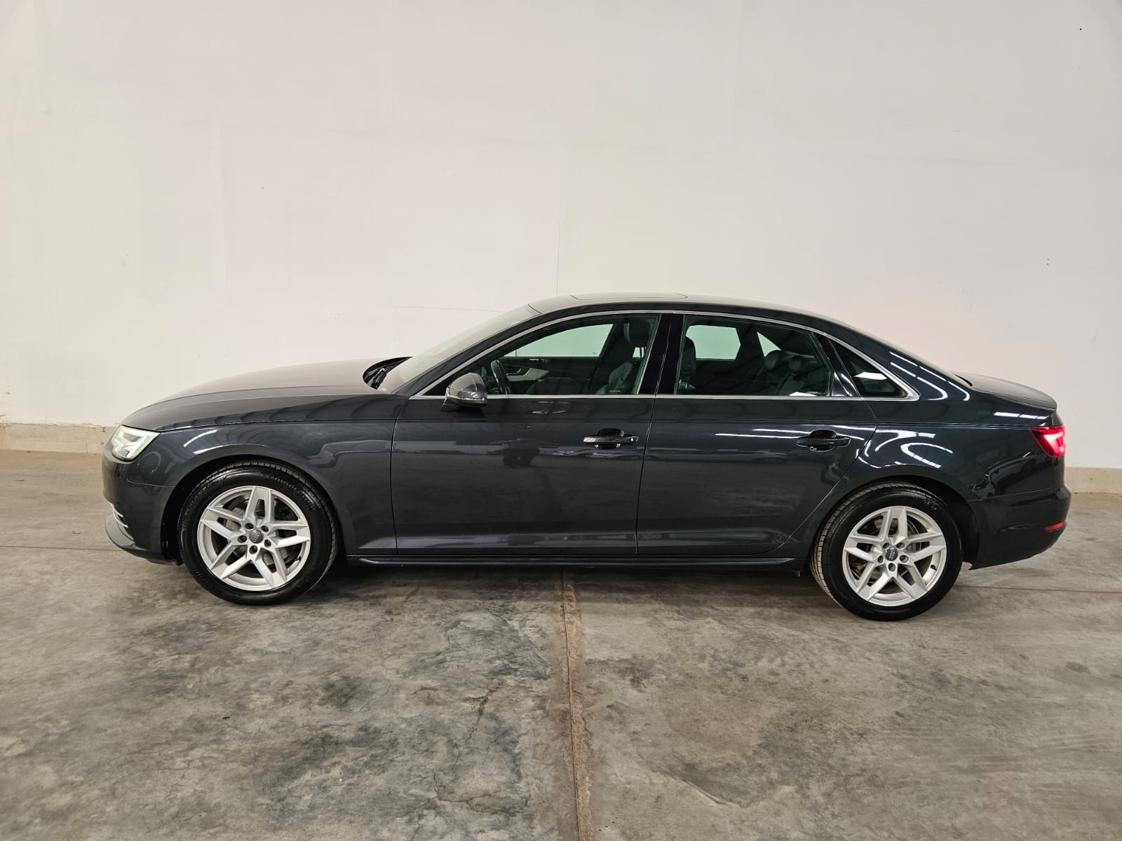AUDI A4 2.0T FSI