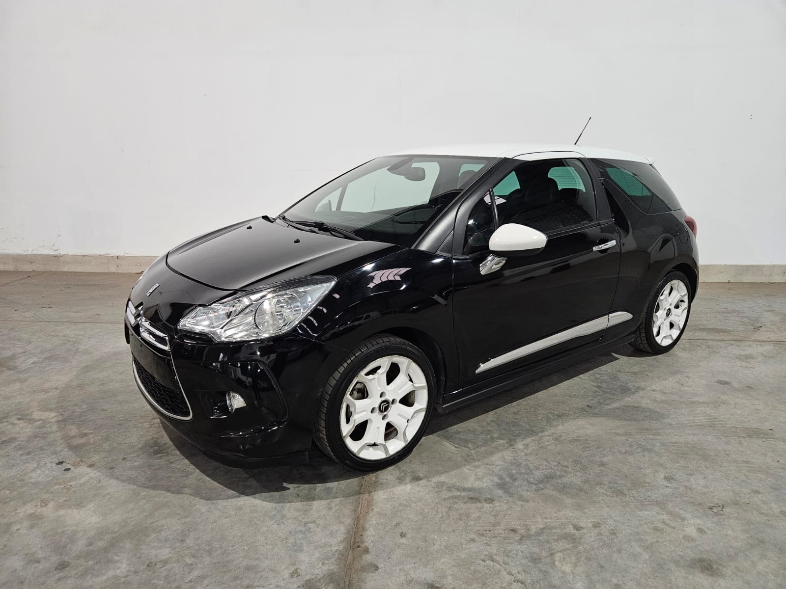 CITROEN DS3 1.6 SPORT CHIC