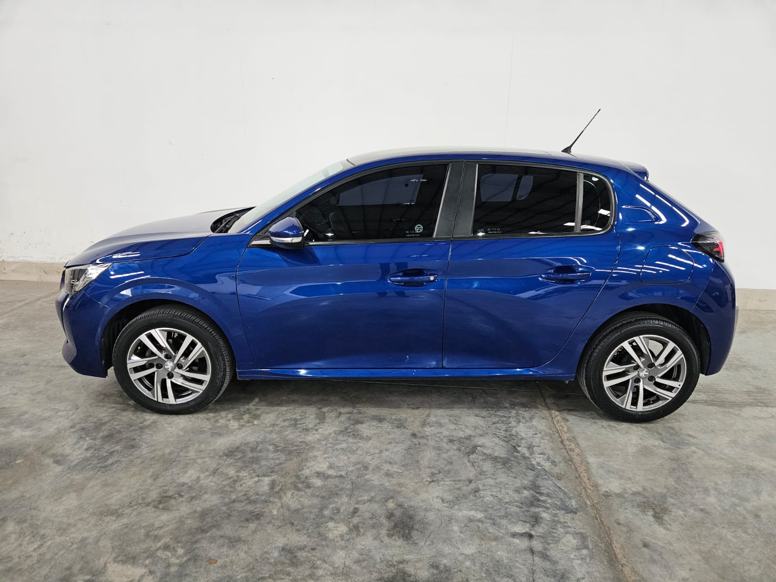 PEUGEOT 208 ALLURE 1.6L